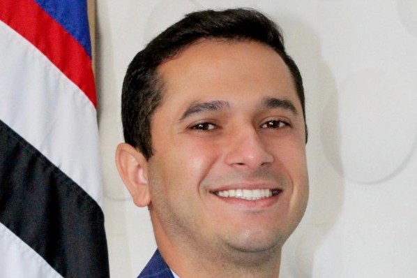 CÂMARA MUNICIPAL APROVOU REQUERIMENTO QUER SOLICITA RECAPEAMENTO ASFÁLTICO EM TRECHO DA AVENIDA...