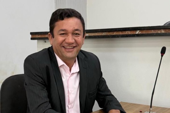 CÂMARA APROVA REQUERIMENTO PARA INSTALAÇÃO DE PLACAS DE “PROIBIDO ESTACIONAR” NA AVENIDA BERNAR...