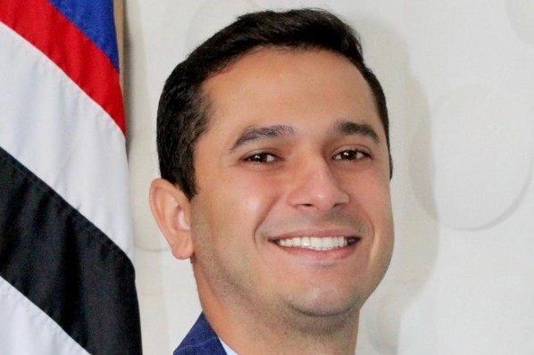 CÂMARA APROVA REQUERIMENTO PARA IMPLANTAÇÃO DE LOMBADA COM FAIXA DE PEDESTRES E INSTALAÇÃO DE R...